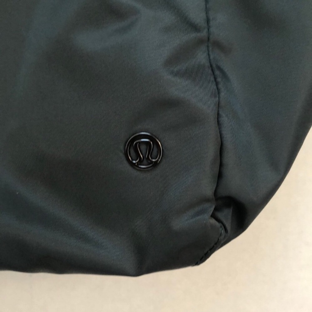 Lululemon bag - Picture 3 of 8